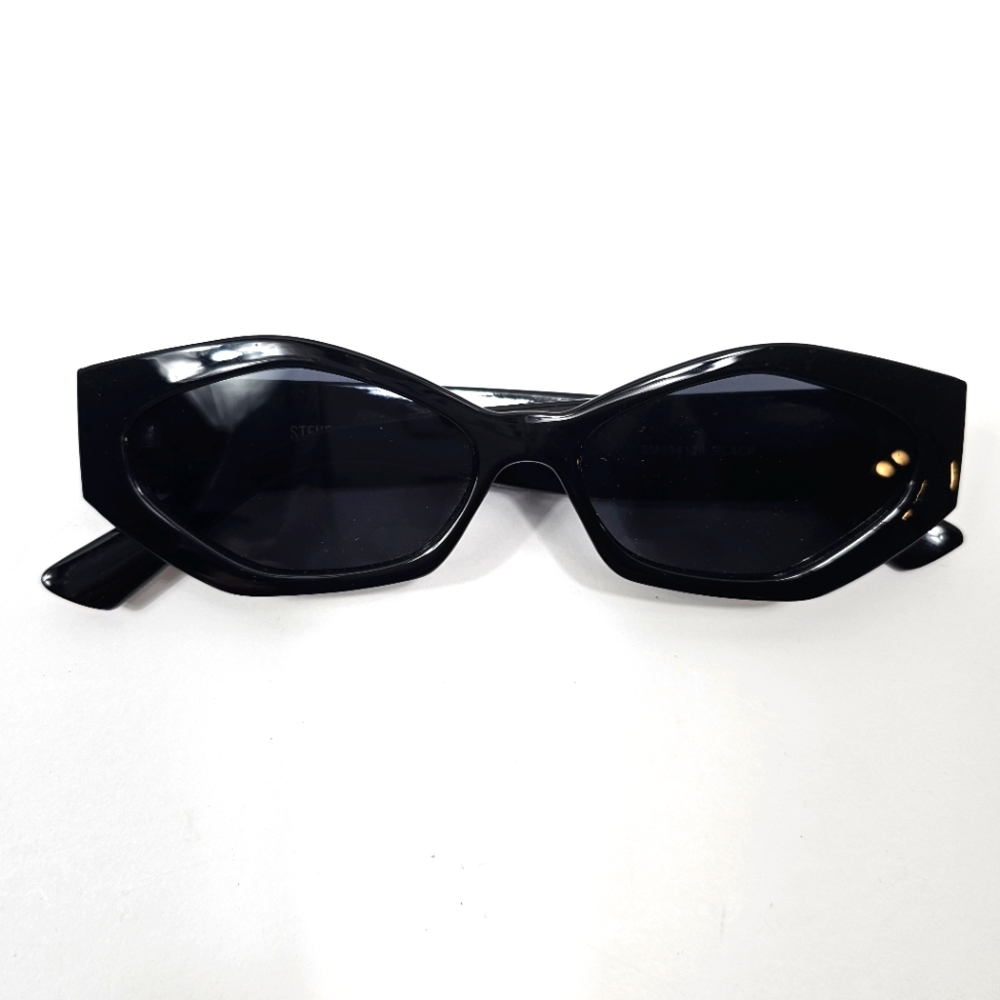 NWT Steve Madden Black Sunglasses UV Protection Classic Lightweight One Size